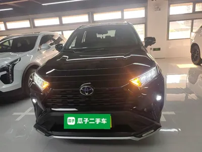 Toyota RAV4 2024, 6800 км, за 129963.58 CNY