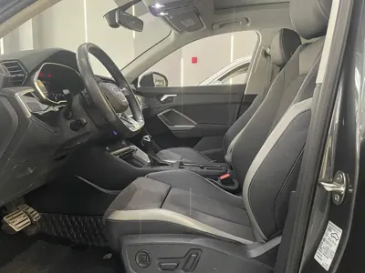 Audi Q3 2022, 36000 км, за 183800 CNY