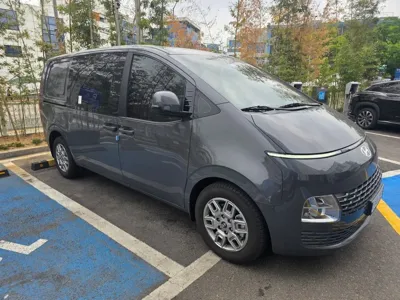 Hyundai Staria 2025, 5000 км, за 32000000 KRW - фото 3
