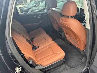 Audi Q7 2023, 27599 км, за 368800 CNY - фото 8
