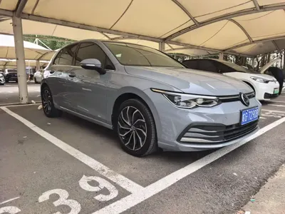 Volkswagen Golf 2022, 55000 км, за 102800 CNY