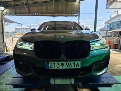 BMW 7-Series · 2017 год