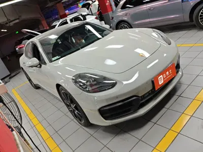 Porsche Panamera 2022, 53000 км, за 589800 CNY