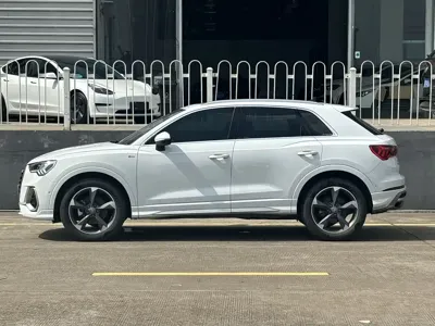 Audi Q3 2021, 28000 км, за 113000 CNY