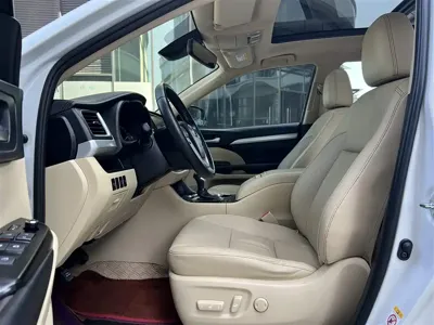 Toyota Highlander 2021, 70000 км, за 139800 CNY