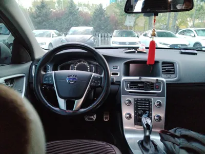 Volvo S60 2017, 64100 км, за 47850.91 CNY - фото 10