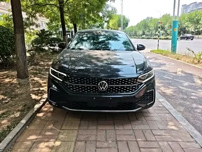 Volkswagen Passat 2022, 73700 км, за 109600 CNY