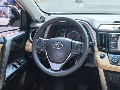 Toyota RAV4 2017, 93000 км, за 63800 CNY - фото 8