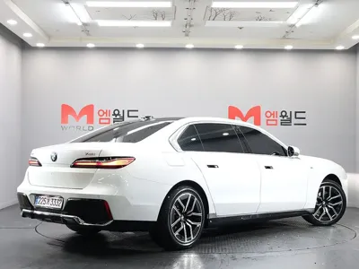 BMW 7-Series 2024, 21589 км, за 121000000 KRW