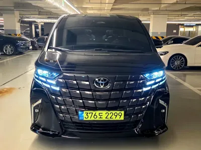 Toyota Alphard · 2024 год