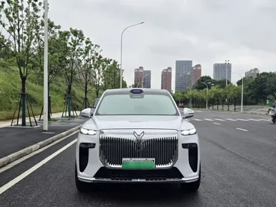 Voyah 岚图泰山 2025, 16000 км, за 319800 CNY