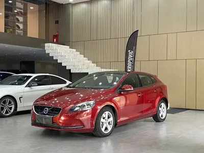 Volvo V40 2016, 110000 км, за 33800 CNY - фото 1
