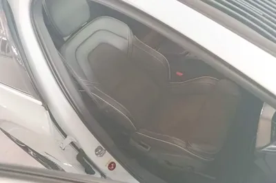 Volvo XC60 2018, 93500 км, за 131200.81 CNY - фото 23