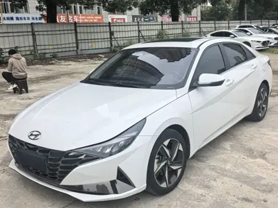 Hyundai Elantra · 2023 год