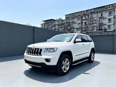 Jeep Grand Cherokee (Import) · 2012 год