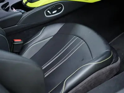 Aston Martin V8 Vantage 2018, 35200 км, за 838000 CNY - фото 36