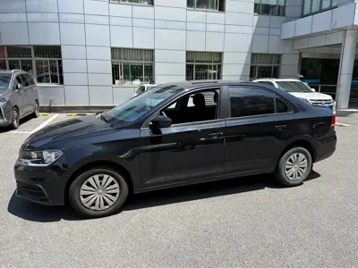 Volkswagen Santana 2021, 75000 км, за 39800 CNY