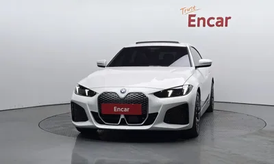 BMW i4 2025, 4467 км, за 999990000 KRW