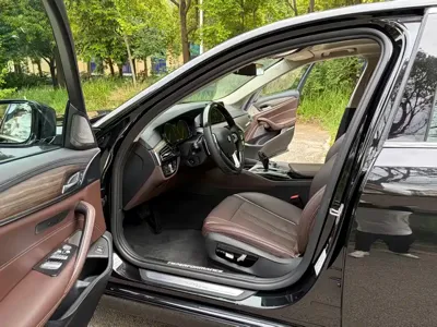 BMW 5 Series 2018, 90000 км, за 156800 CNY