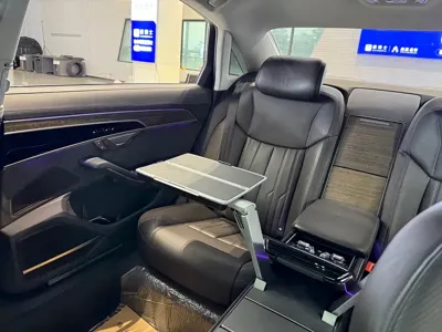 Audi A8 2018, 100000 км, за 298800 CNY - фото 11
