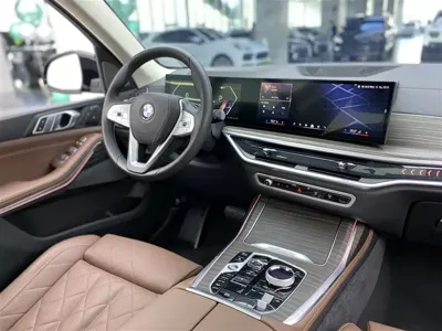 BMW X7 2024, 18700 км, за 623800 CNY - фото 15