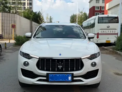 Maserati Levante 2017, 100000 км, за 178000 CNY