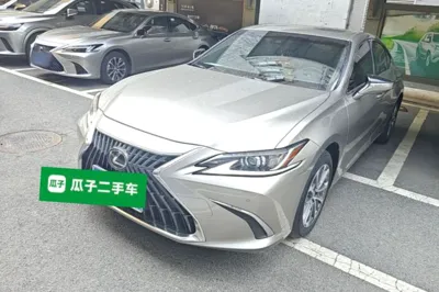 Lexus ES · 2022 год