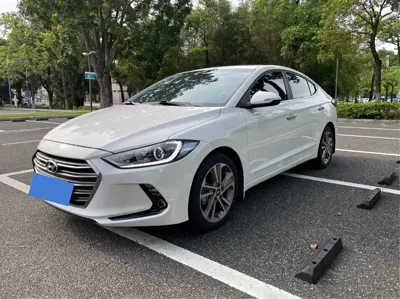 Hyundai Elantra 2018, 60000 км, за 28800 CNY