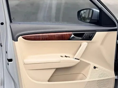 Volkswagen Lavida 2012, 82000 км, за 24800 CNY