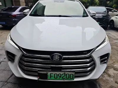 BYD Tang New Energy 2018, 99900 км, за 44000 CNY