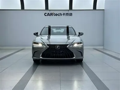 Lexus ES · 2023 год