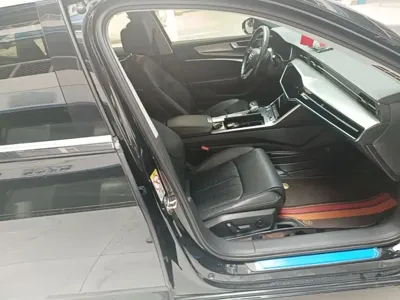 Audi A6L 2021, 82200 км, за 181600 CNY - фото 25