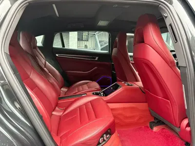 Porsche Panamera 2019, 120000 км, за 441800 CNY