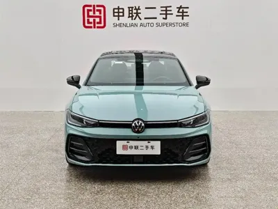 Volkswagen Passat 2024, 4500 км, за 152000 CNY