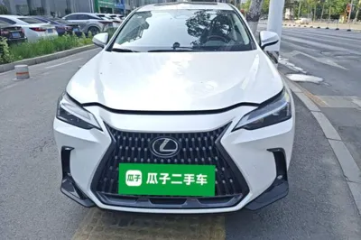 Lexus NX 2022, 4400 км, за 207176.22 CNY
