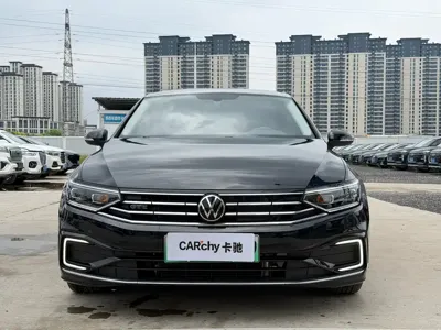 Volkswagen 迈腾 PHEV 2024, 26000 км, за 109800 CNY