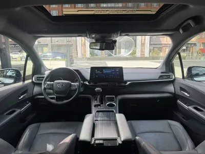 Toyota Sienna 2022, 80000 км, за 189800 CNY - фото 9