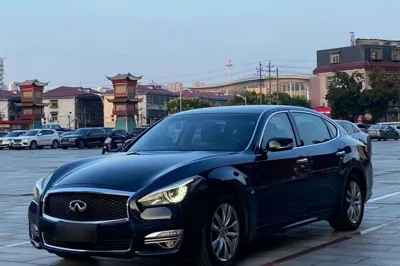 Infiniti Q70 · 2015 год