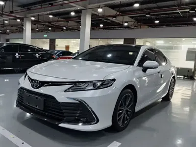 Toyota Camry · 2023 год