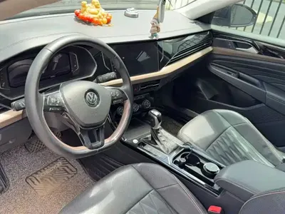 Volkswagen Passat 2019, 68000 км, за 61700 CNY