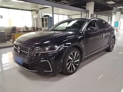 Volkswagen Passat · 2023 год