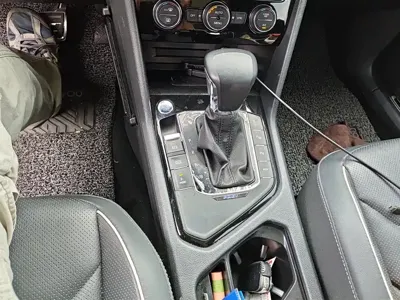 Volkswagen 途观L插电混动 2019, 69500 км, за 75000 CNY - фото 16