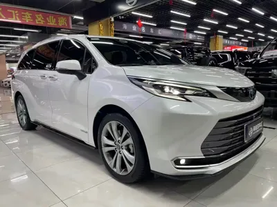 Toyota Sienna 2023, 20000 км, за 239800 CNY