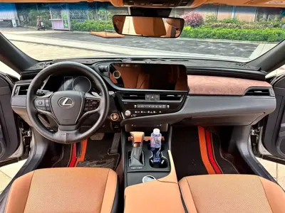 Lexus ES 2024, 50000 км, за 188000 CNY