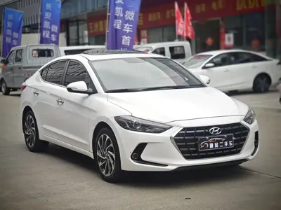 Hyundai Elantra 2019, 70000 км, за 39800 CNY