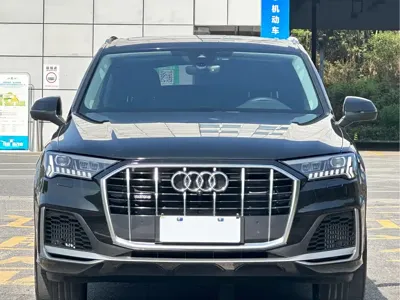 Audi Q7 2024, 30000 км, за 399799 CNY