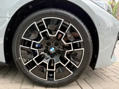 BMW i4 2025, 1324 км, за 48800000 KRW - фото 20