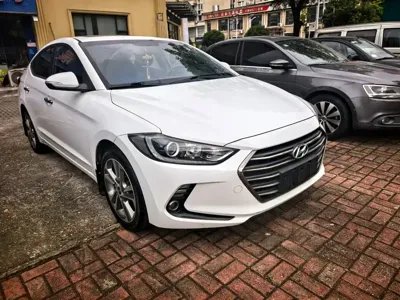 Hyundai Elantra 2018, 70000 км, за 38000 CNY