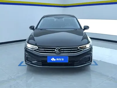 Volkswagen 迈腾 PHEV 2021, 53200 км, за 79800 CNY