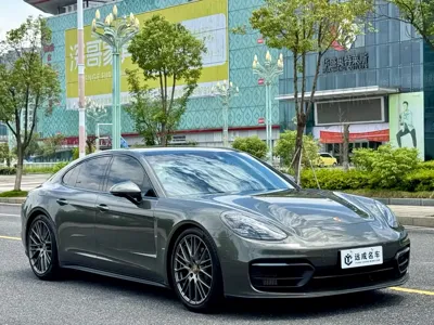 Porsche Panamera 2023, 61000 км, за 589800 CNY